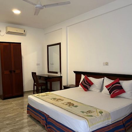 Wild Heaven Hotell Tissamaharama Exteriör bild